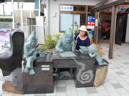 ゲゲゲの駅前