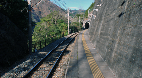 田本駅ホーム