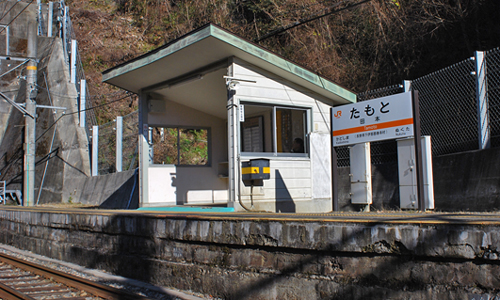 田本駅待合室