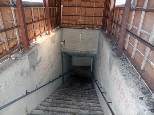 下風呂駅予定地跡の階段