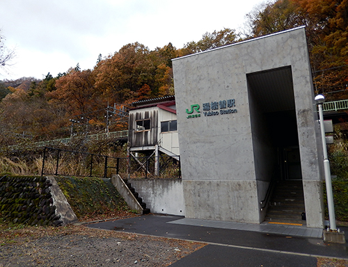 湯桧曽駅舎入り口