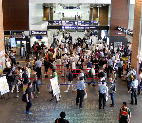 富山駅南口新幹線改札前