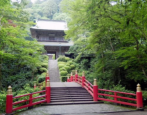 御橋から山門へ