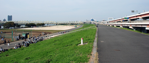 葛飾区側荒川土手