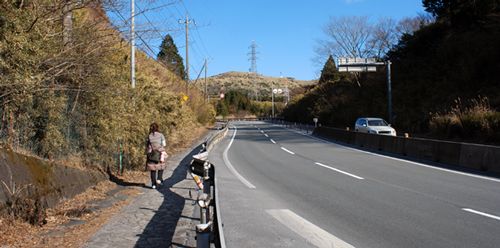 接待茶屋跡から国道一号線